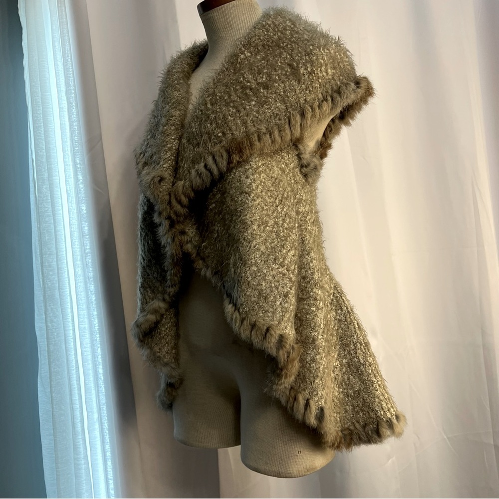 Women's Beige Faux Fur Trim Vest